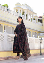 Tejasvi Noir Suit Set